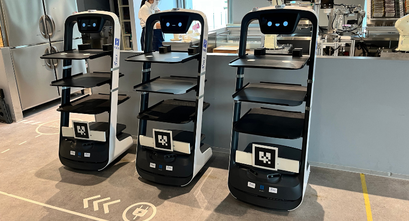 AI_SCAPEの配膳ロボット「PUDU Bot」